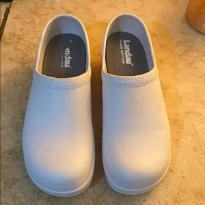 Nursing clogs